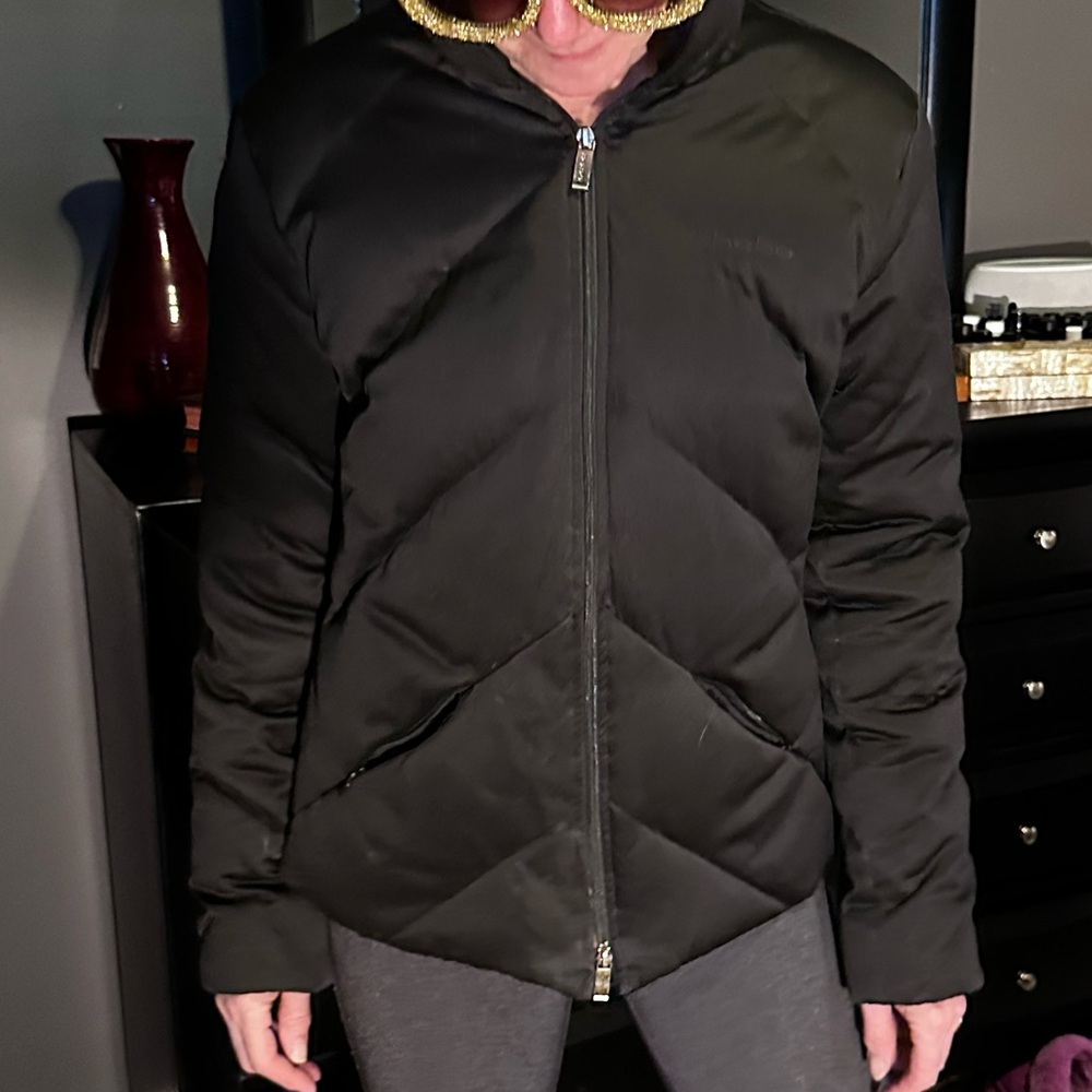 bebe Black Puffer Jacket Quilted “V” Pattern looks GREAT! Like new Sz L (Like M)